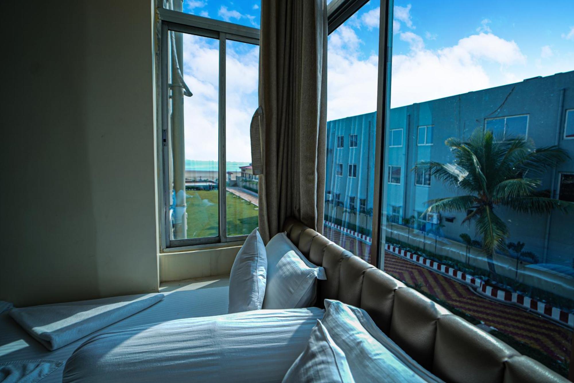 Silver Sand Eco Resort !! Beachfront !! With Biggest Pool And Huge Open Area !! Ideal For Weddings !! Couple Friendly !! Mandarmani Exterior photo