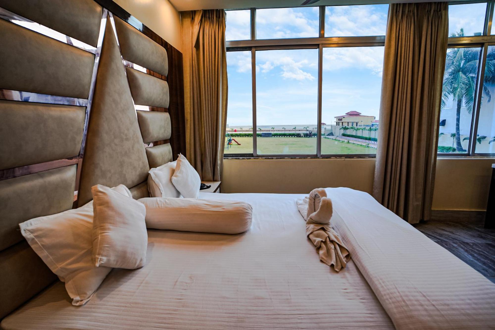 Silver Sand Eco Resort !! Beachfront !! With Biggest Pool And Huge Open Area !! Ideal For Weddings !! Couple Friendly !! Mandarmani Exterior photo